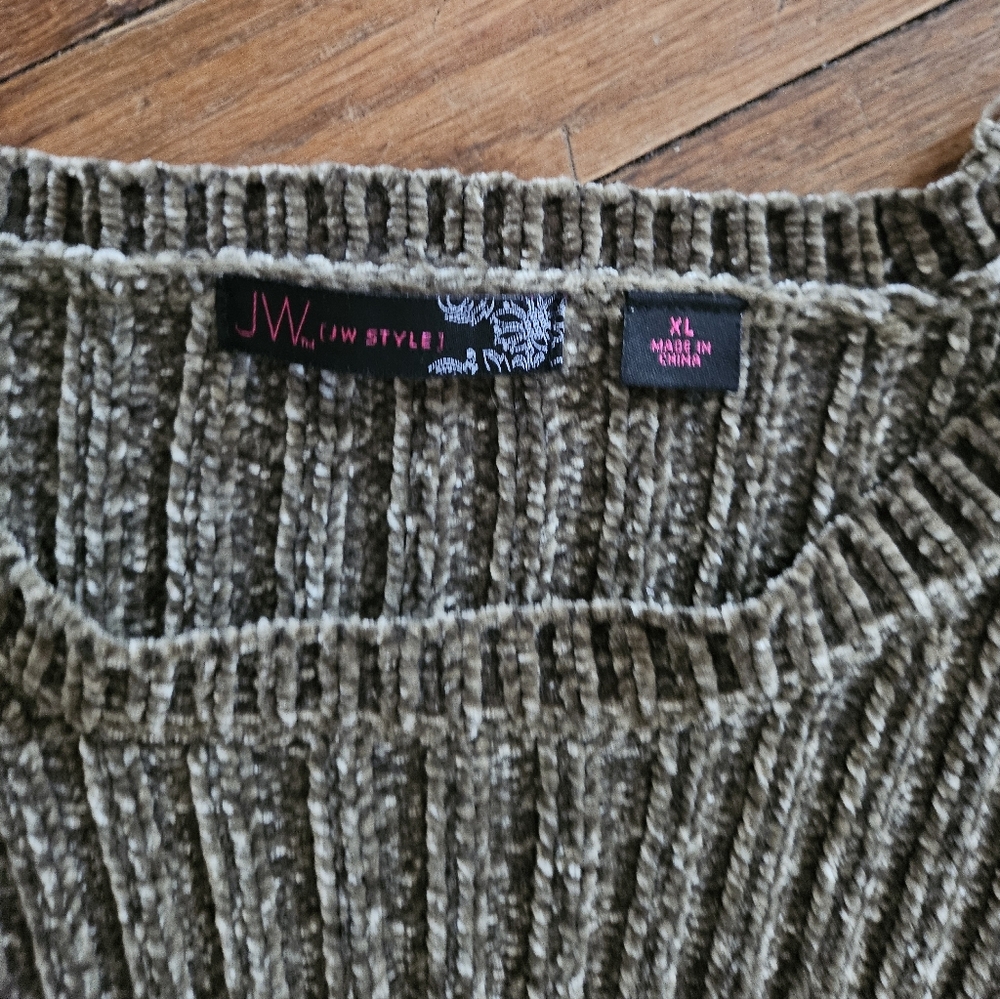 Green Ribbed Knit Sweater - Picture 2 of 2